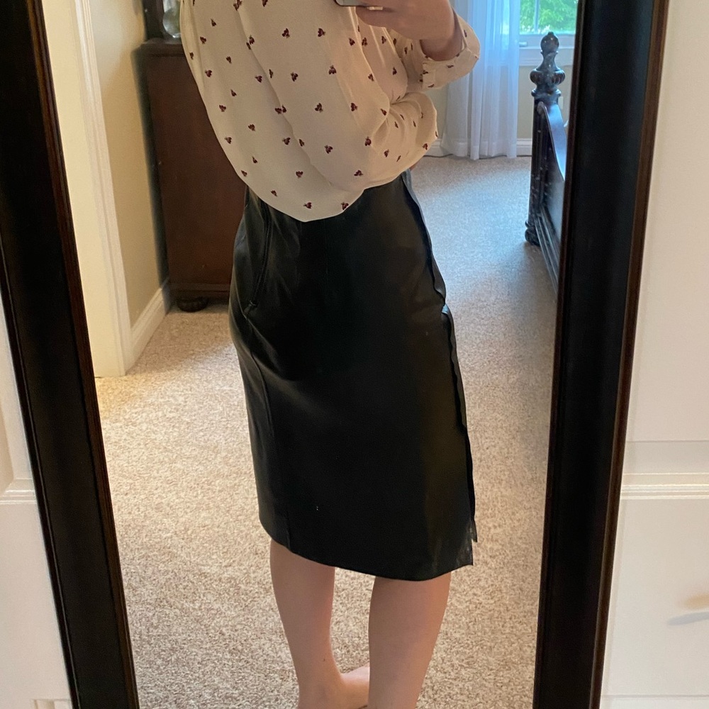 NWT! LOFT Faux Leather Pencil Skirt - Picture 5 of 6